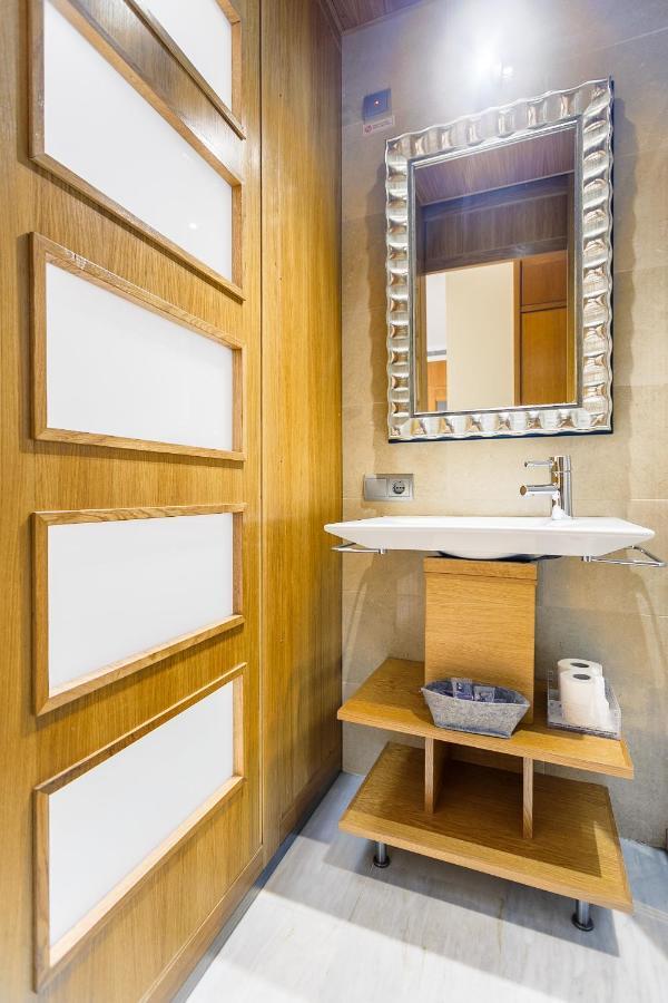 Apartamentos Catedral Seville Luaran gambar